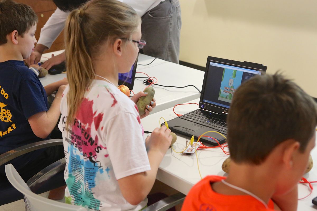 Introduction to Circuits activity at Discovery Spot